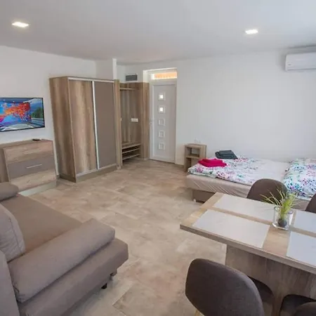 Mona Apartment
