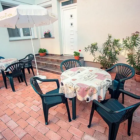 Apartamento Mona *